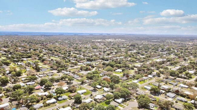 Building Photo - 2145 5th St