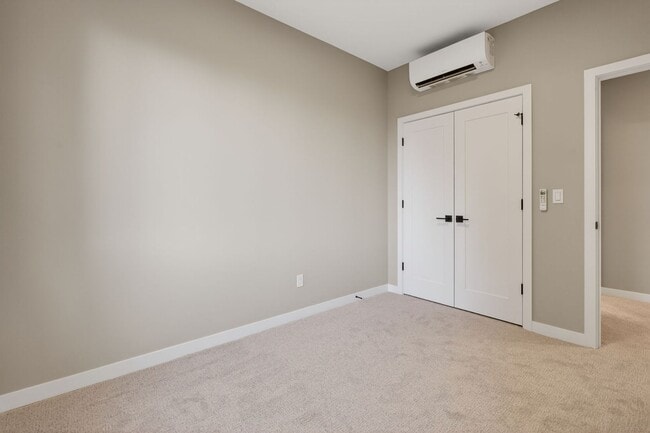 Building Photo - 10907 SE Home Ave