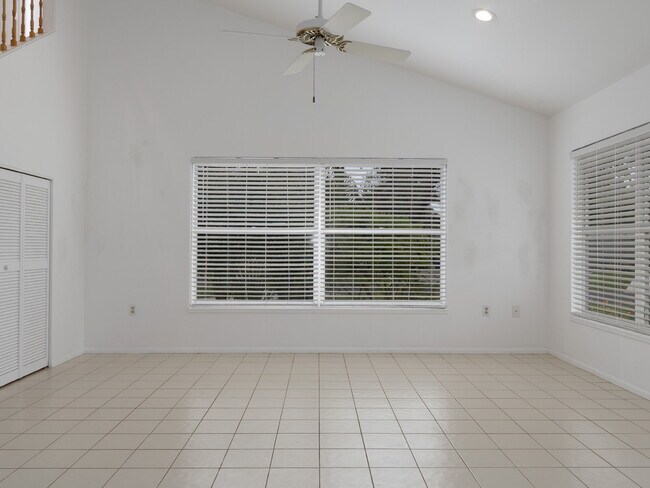 Building Photo - Spacious 5-Bed, 4-Bath Sarasota Home with ...