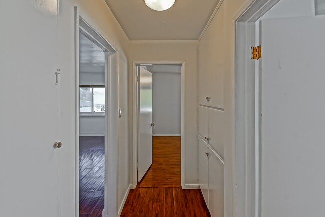 Building Photo - SPACIOUS & AIRY, GOLDEN TRIANGLE 4BR3BA HOME W/ CITY/MOUNTAIN VIEWS, OPEN & AIRY LIVING SPACE & S...