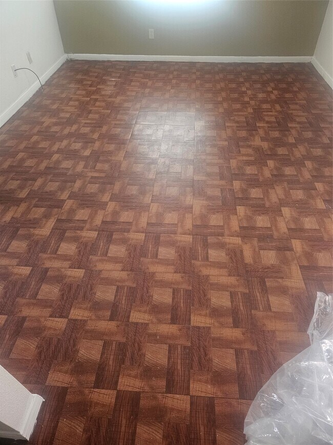 Building Photo - 4011 Alshire Dr