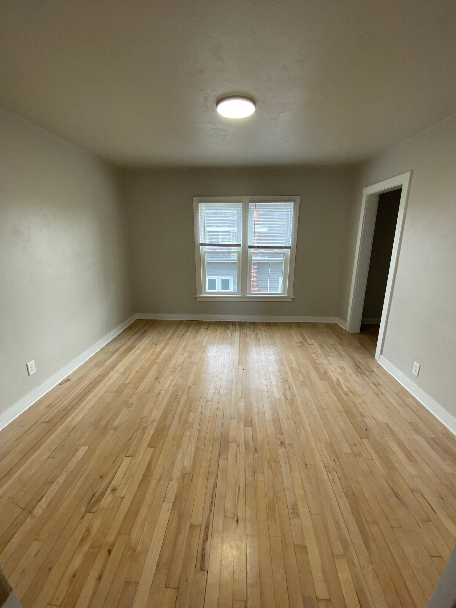 Building Photo - 1208 N Sawyer St