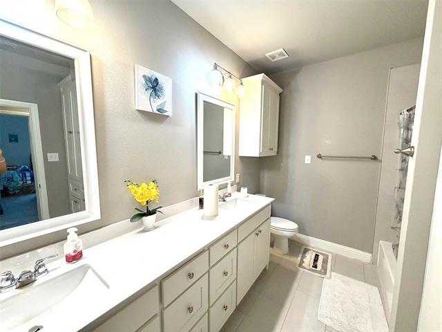 Building Photo - 402 Coyote Creek Dr