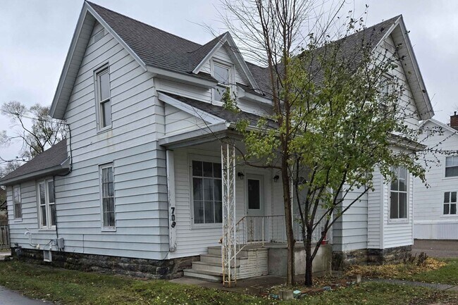 Primary Photo - 709 Main St