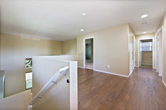 Building Photo - 1094 Ebbets Dr