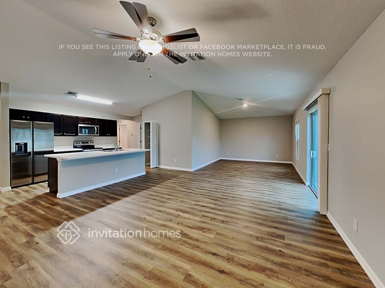 Building Photo - 241 NW 15th Pl