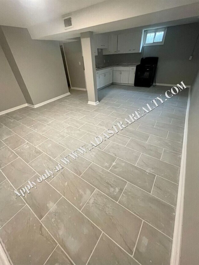 Building Photo - Completely Remodeled and Updated 6 Bedroom/3 Bath House in North KC!!-Available in AUGUST!!