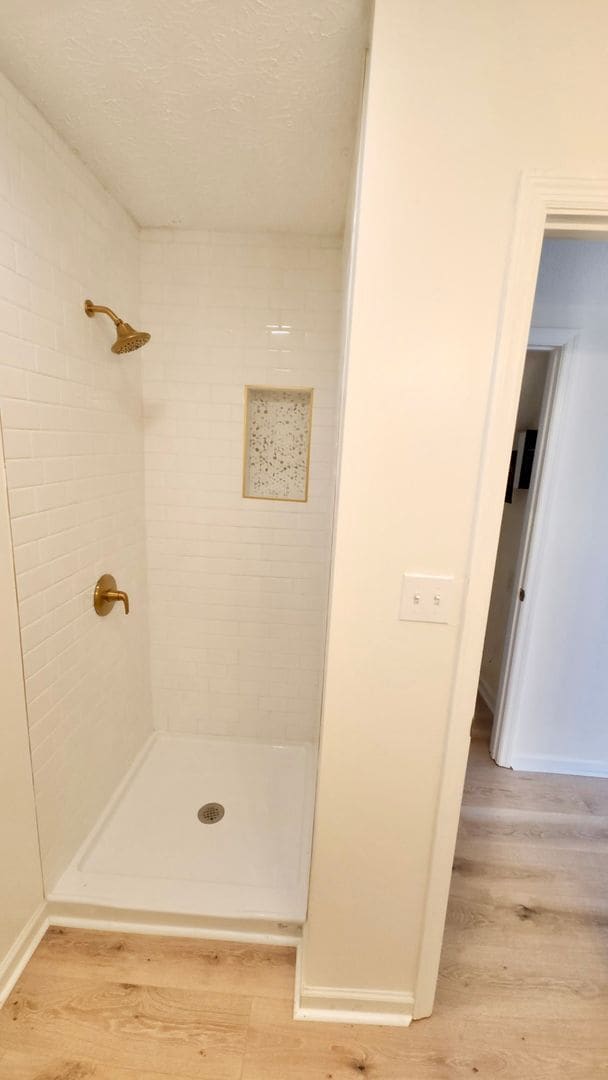 Building Photo - Knoxville 37920 - Completely Renovated 4 Bedroom, 4 Bath home - Contact Tanner Fee (865) 850-5103