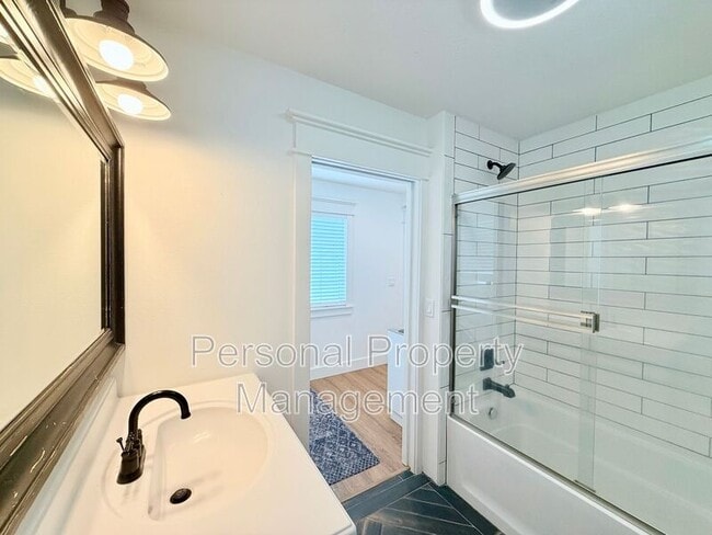 Building Photo - 1335 I St