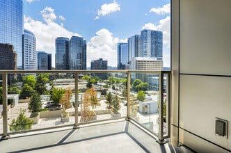 Building Photo - Luxury unit in Washington Square. Water/garbage included in rent/Plus mini storage. Central A/C t...