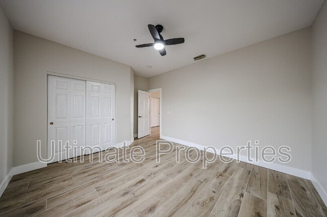 Building Photo - 6033 E Smokehouse Trail