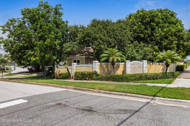 Building Photo - 121 Seminole Ln