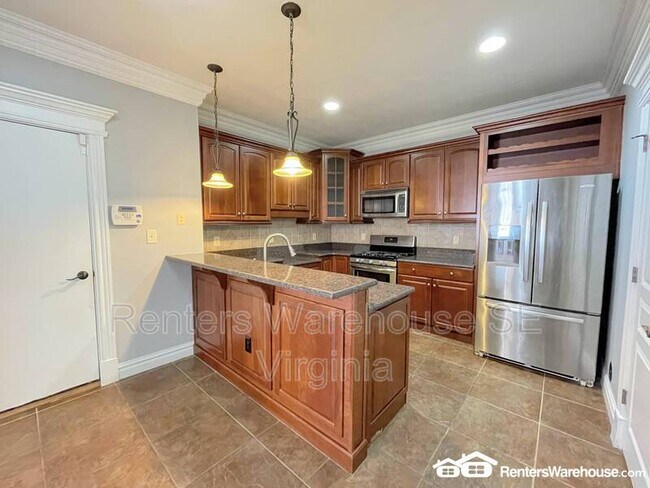 Building Photo - 2940 Hollister Ave