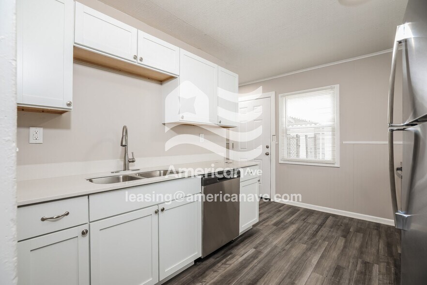 Building Photo - 4522 Riverside Dr