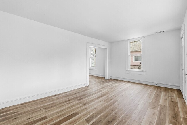 Building Photo - Stylish 2BR with Modern Upgrades