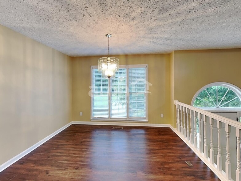 Building Photo - 304 Legacy Park Dr