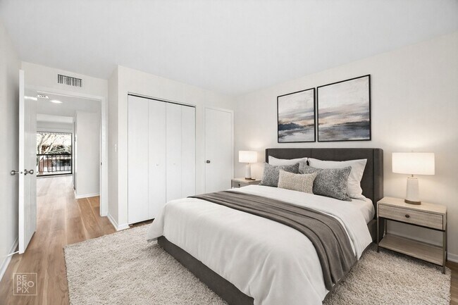 Building Photo - 210 Fountainview Ln