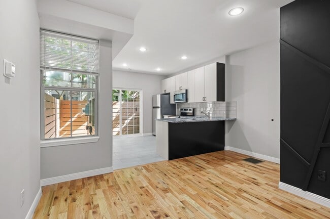 Building Photo - ??? NEWLY UPDATED, 3BED & 1BATH HOME LOCATED NEAR TEMPLE HOSPITAL / MEDICAL CENTER ???