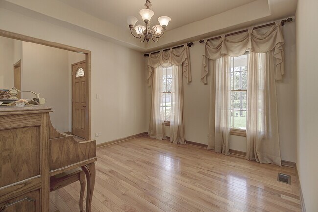 Building Photo - 403 E Main St