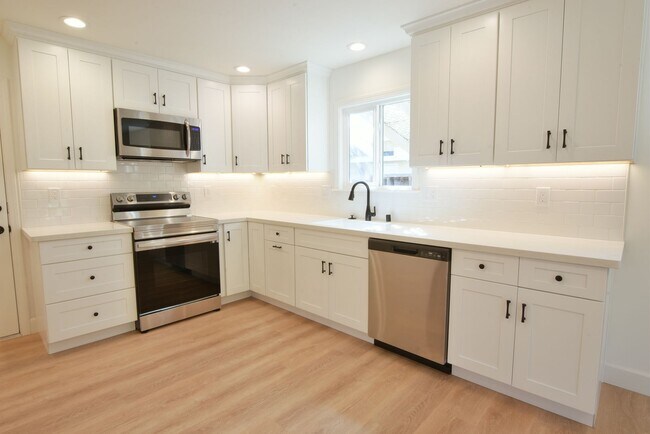 Building Photo - Beautifully Remodeled 3 Bedroom 2 Bath in Desirable Campbell Neighborhood