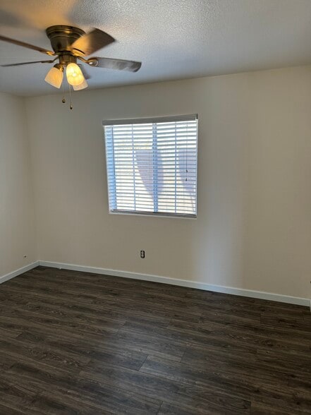 Building Photo - 2117 Clearwater Dr