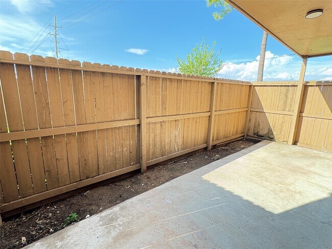Building Photo - 10555 Turtlewood Ct
