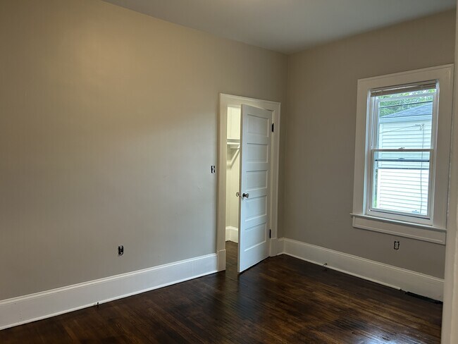 Building Photo - 143 S Purcell Ave