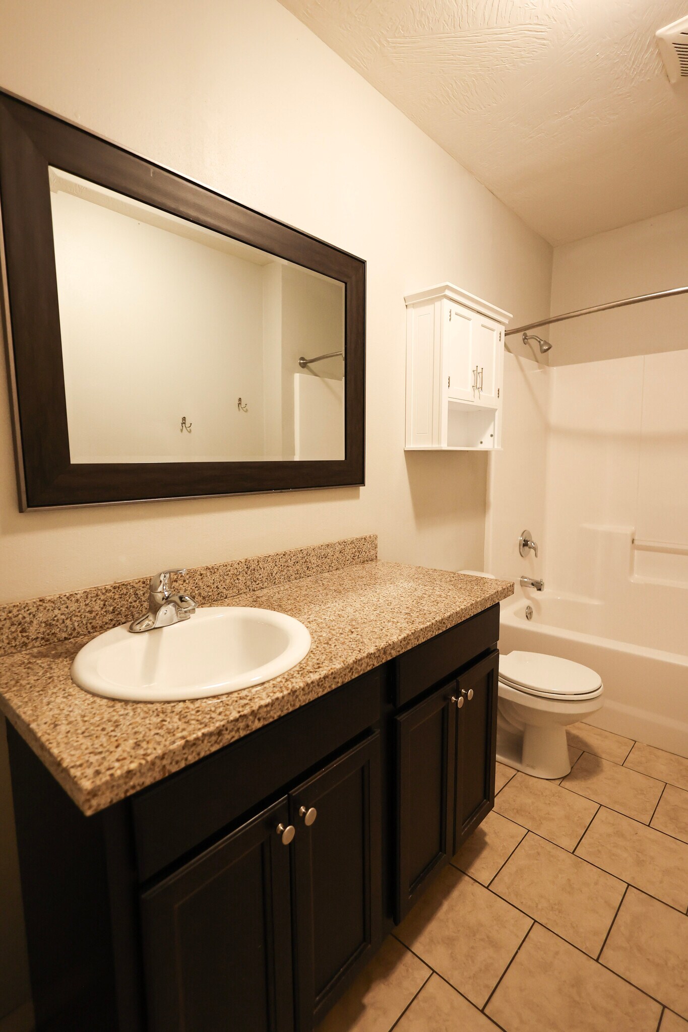 Building Photo - 1351 E Cherry St