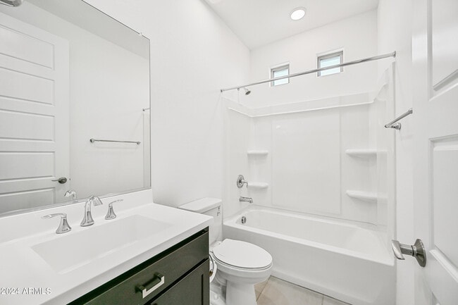 Building Photo - 14049 W Desert Hollow Dr
