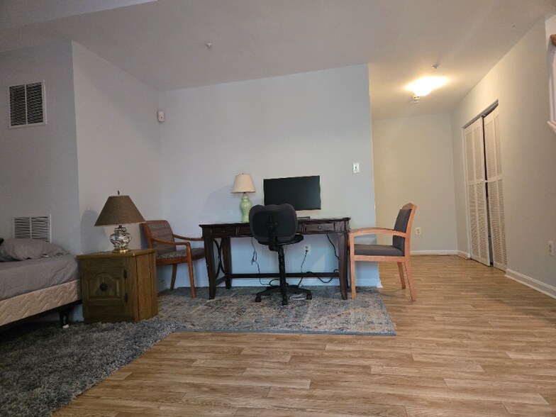 Building Photo - 14040 Jump Dr