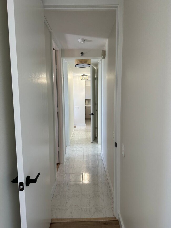 Building Photo - Stunning Panoramic Ocean Views! Fully furn...