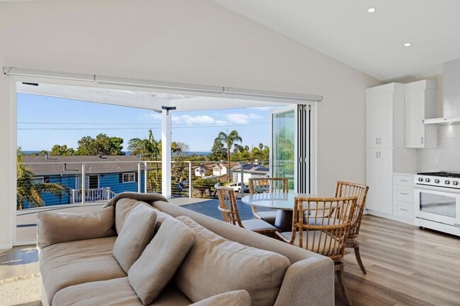 Building Photo - 1305 Blue Sky Dr