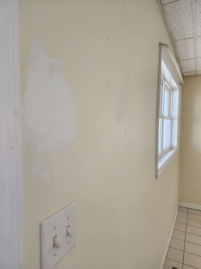 Building Photo - 413-415 N. 6th Avenue