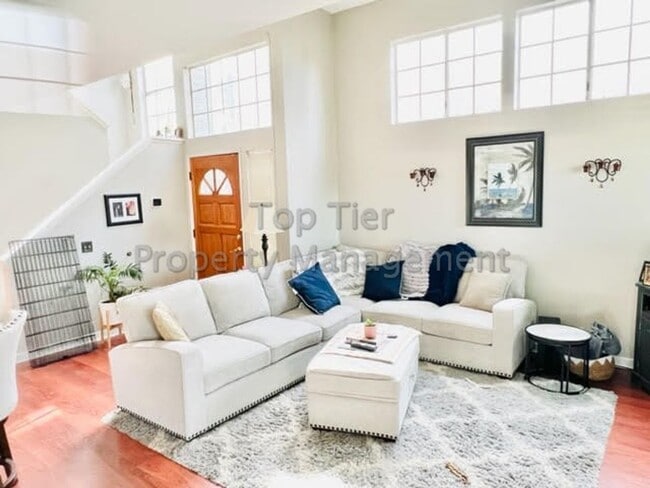 Building Photo - Stunning 3 bed / 2.5 bath / 1,227 sqft House in Oceanside's Rancho Del Oro at end of cul-de-sac