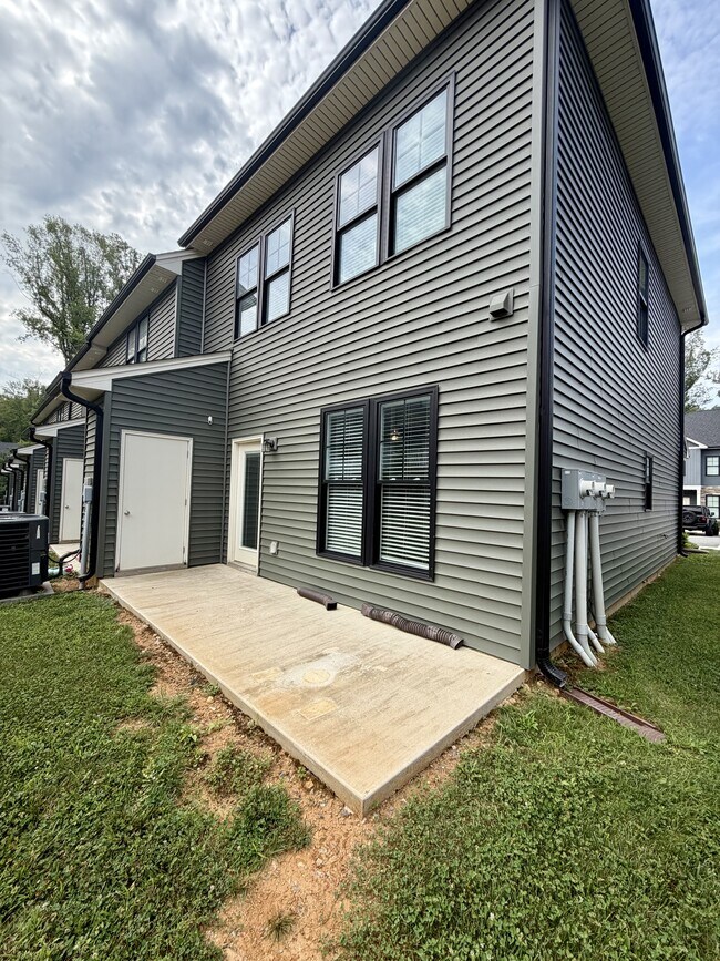 Building Photo - 52 Cuddington Ln