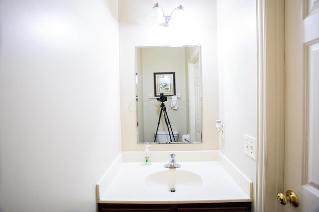 Building Photo - 5830 Prospect Ln