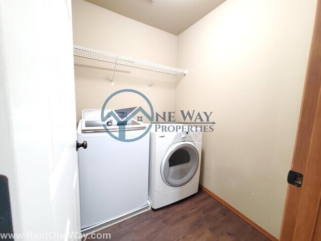 Building Photo - Amazing 3 Bed + 2 bonus rooms in Puyallup!