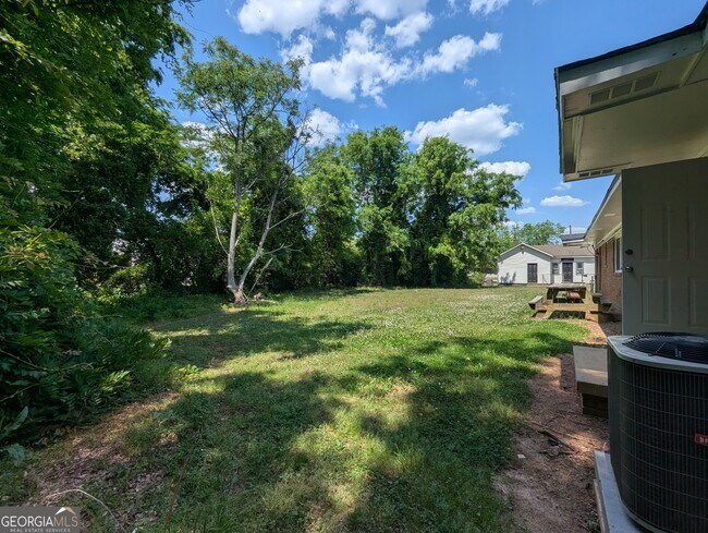 Building Photo - 110 Springtree Rd