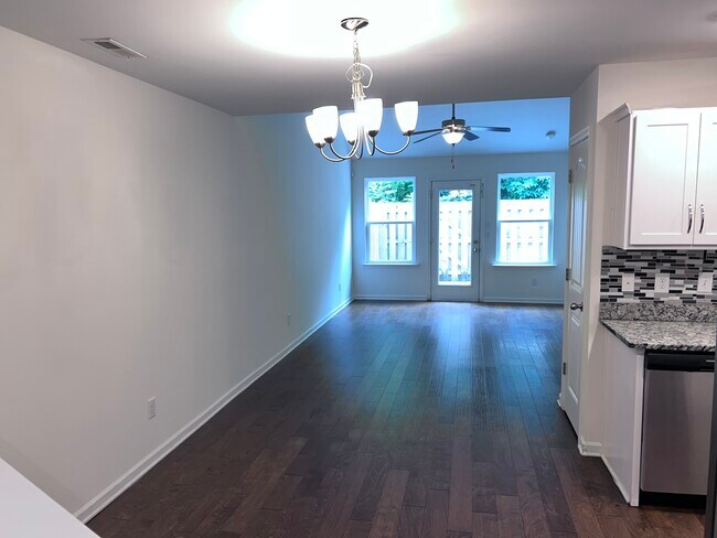 Building Photo - 5518 Hamilton Cir