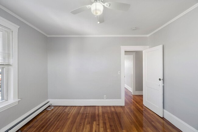 Building Photo - 508 Lonsdale Ave