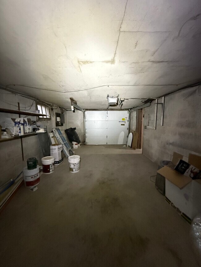 Building Photo - 255 Kawameeh Dr