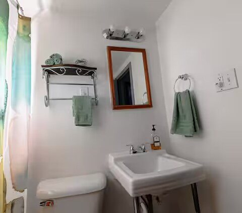 Building Photo - 250 Trumbull Ave