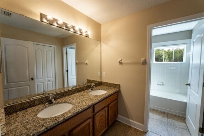 Building Photo - 1038 Ketzal Dr