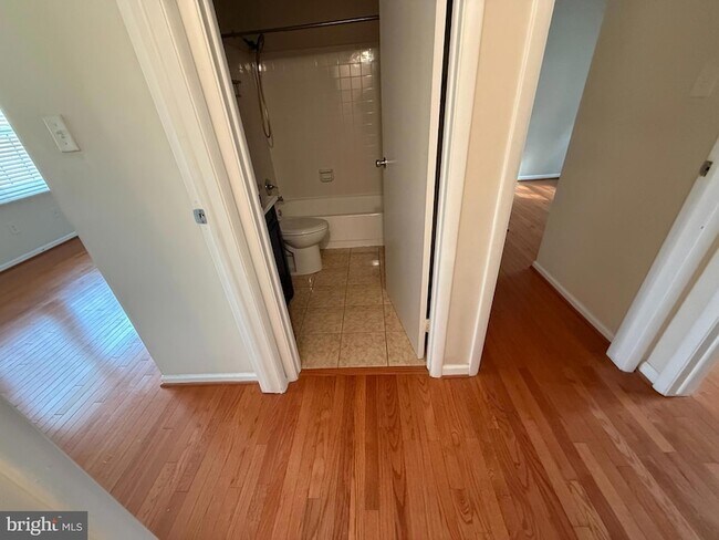 Building Photo - 3288 Wyndale Ct