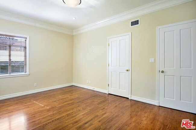 Building Photo - 157 S Rodeo Dr