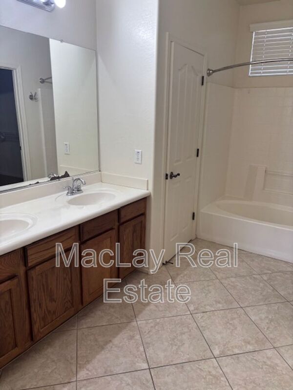 Building Photo - 4230 S Mariposa Dr