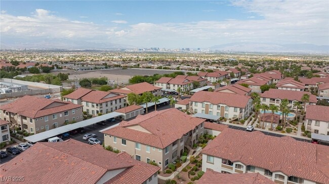 Building Photo - 2305 W Horizon Ridge Pkwy