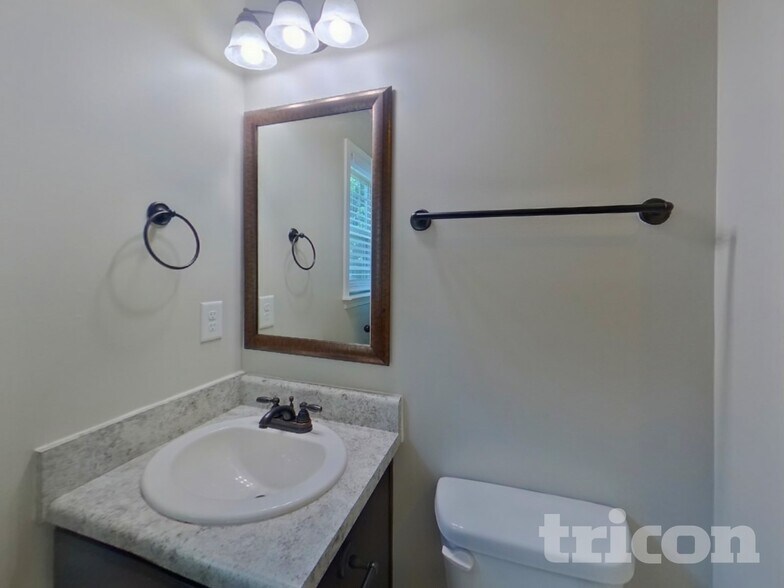 Building Photo - 456 Blairwood Ct