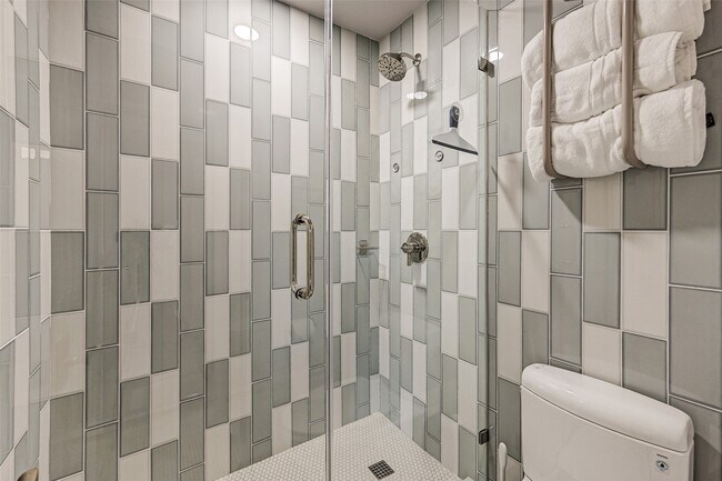 Building Photo - 9333 Memorial Dr