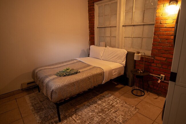 Building Photo - 1514 16th St SE